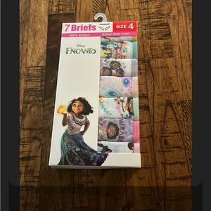 NWT 7 pack girls panties Sz 4 Disney encanto 1626